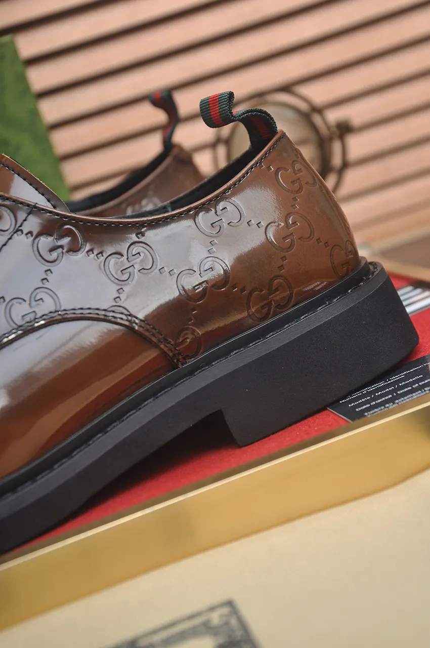 Men's shoes💰540💶Italy's top luxury men's shoe giant (GUCCI) (Gucci) (full cowhide lining) new arrival🍃Original European style🔰 Pleasant to the eye😍In order to make the shoes more durable and non-deformable🌀The production continues to follow traditional methods but there is still no lack of innovation💪Choose original sheepskin for the leather♻️ Smooth and natural And extra bright ⭐Made of imported cowhide, the first choice of rich people 38-45 (45 customized)